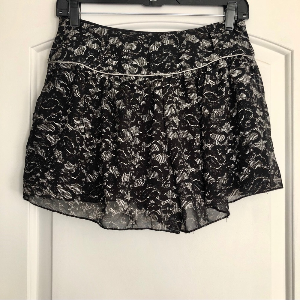 Lace Printed Shorts - Picture 2 of 7